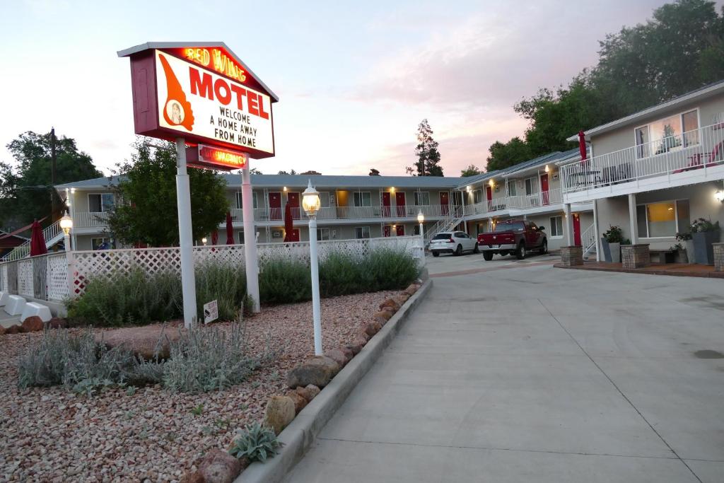 Red Wing Motel - main image