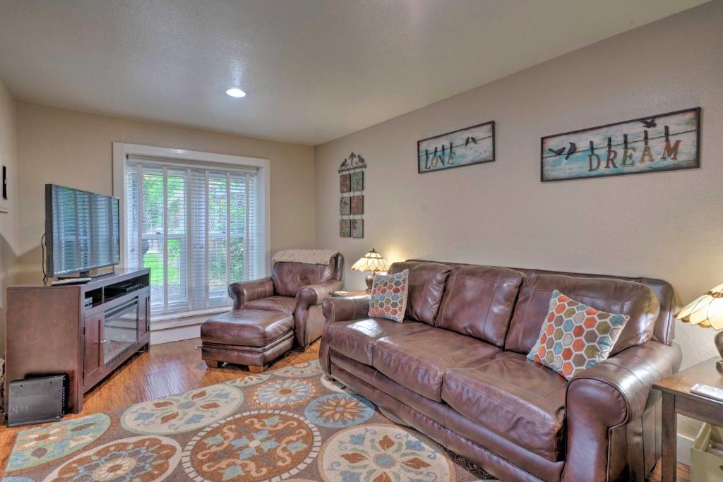 Creekside Home with Patio Walk to Manitou Incline! - image 3