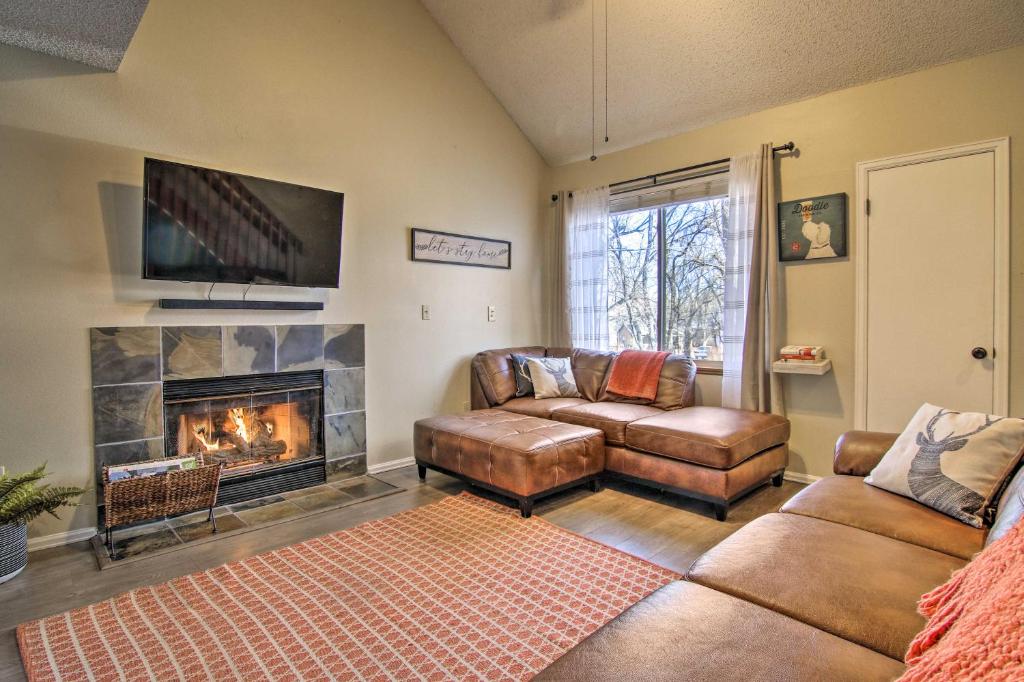 Manitou Springs Condo with Hammock and Mtn Views! - main image