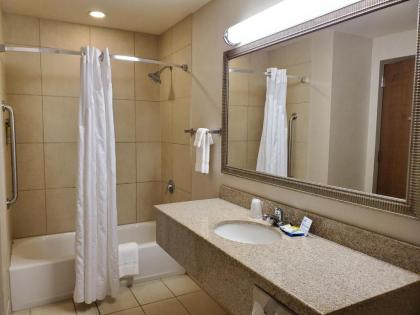 Holiday Inn Express Hotel & Suites Mankato East an IHG Hotel - image 6