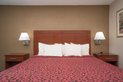 Days Inn by Wyndham Mankato - image 12