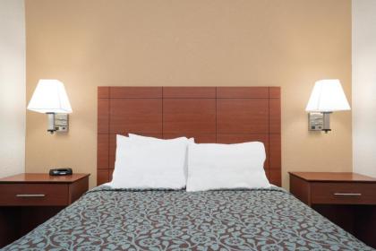 Days Inn by Wyndham Mankato - image 6