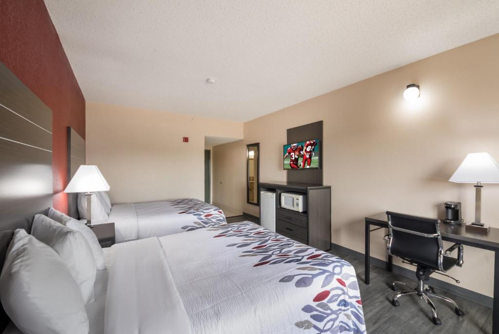 Red Roof Inn & Suites Austin East - Manor - image 6