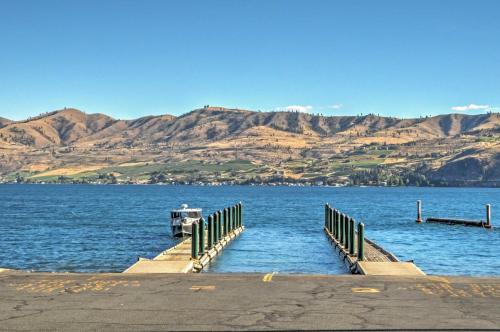 Gorgeous Wapato Point Lakehouse with Private Hot Tub - image 3