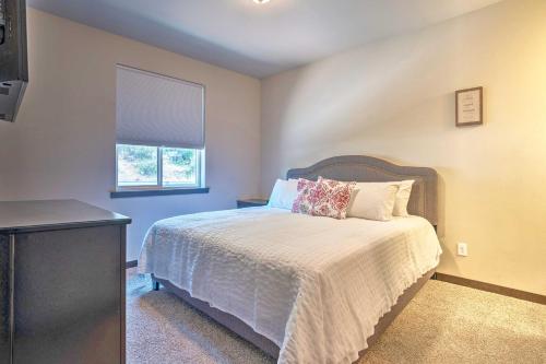 Cozy Manson Condo on Lake Chelan with Pool Access! - image 5