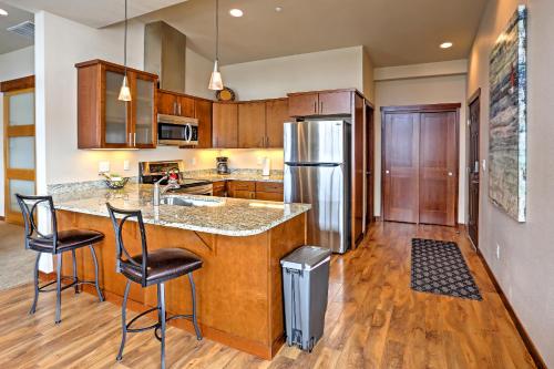 Breezy Lake Chelan Condo with Pool and Hot Tub Access! - image 4