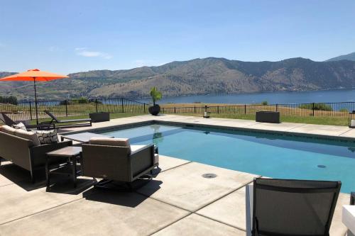 Lavish Lake Chelan Escape with Pool and Panoramic Views - main image