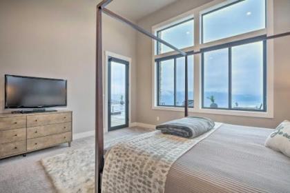 Lavish Lake Chelan Escape with Pool and Panoramic Views - image 4