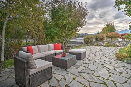 Family Home on Lake Chelan with Mtn and Lake View - image 18