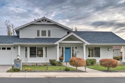 Family Home on Lake Chelan with Mtn and Lake View - image 8