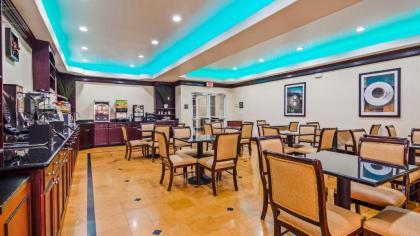 Best Western Plus Manvel Inn & Suites - image 4