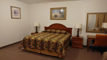 Country Regency Inn  Suites manvel