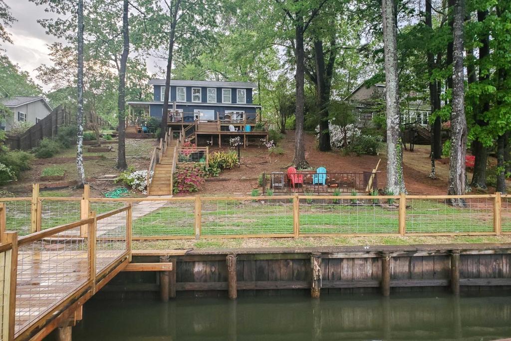 Waterfront House on Toledo Bend with Private Dock! - main image