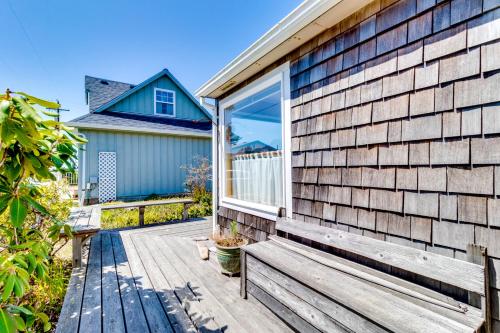 Manzanita Downtown Cabin MCA #547 - image 2