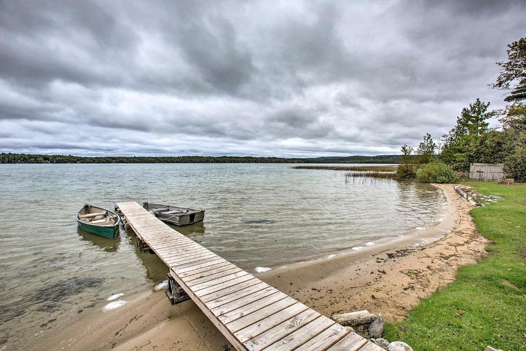 Charming Nautical Cottage on Little Traverse Lake! - image 5