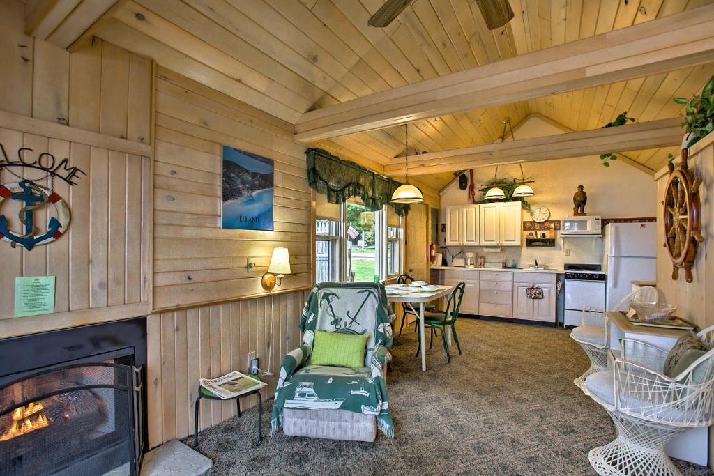 Charming Nautical Cottage on Little Traverse Lake! - image 7