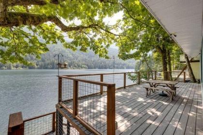 24MF - Lake Front - Pets OK - WiFi cabin