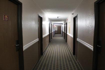 Asteria Inn and Suites Maple Grove - image 11