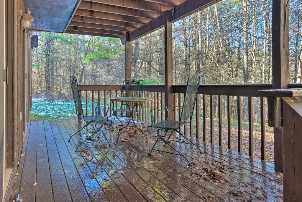 Pet-Friendly Windham Cabin with 2 Decks and Fire Pit! - image 3