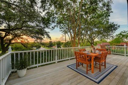 McKenize Guest House: Austin Suite 1 BD 1BA - image 9