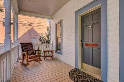 McKenize Guest House: Travis Suite 1 BD 1BA - image 10