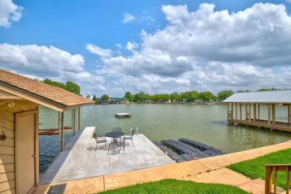 Splash Time! 4BR Lake LBJ Waterfront w/ boat dock - image 2