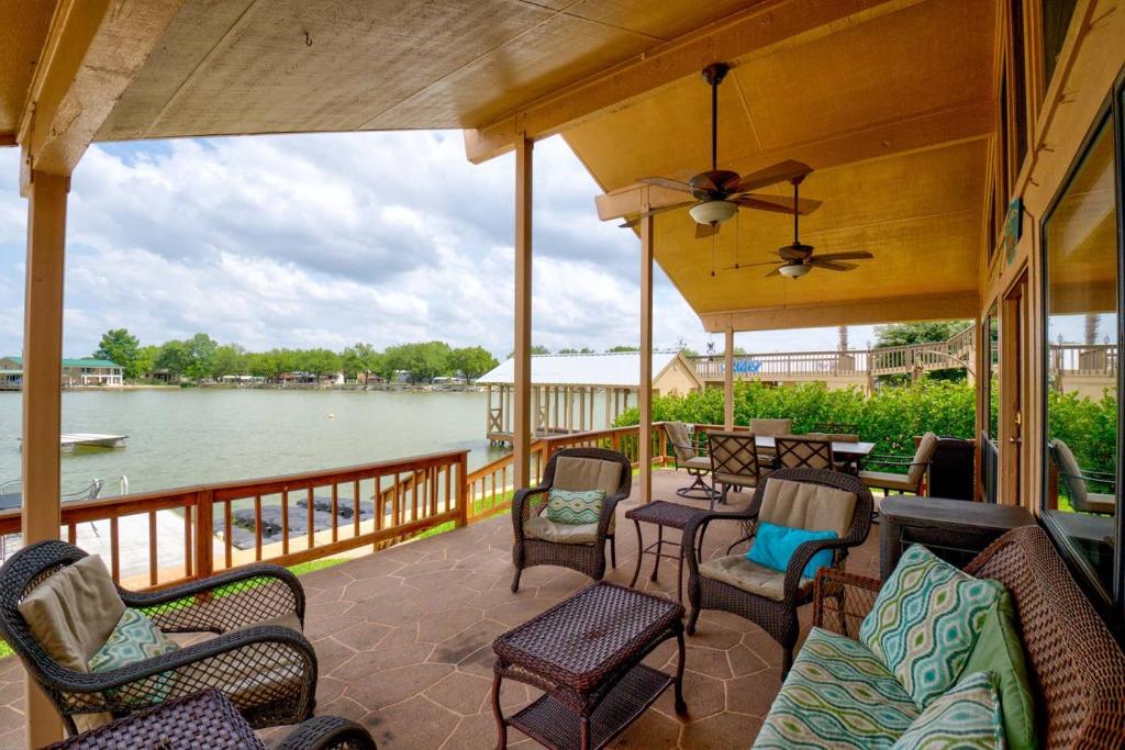 Splash Time! 4BR Lake LBJ Waterfront w/ boat dock - image 4