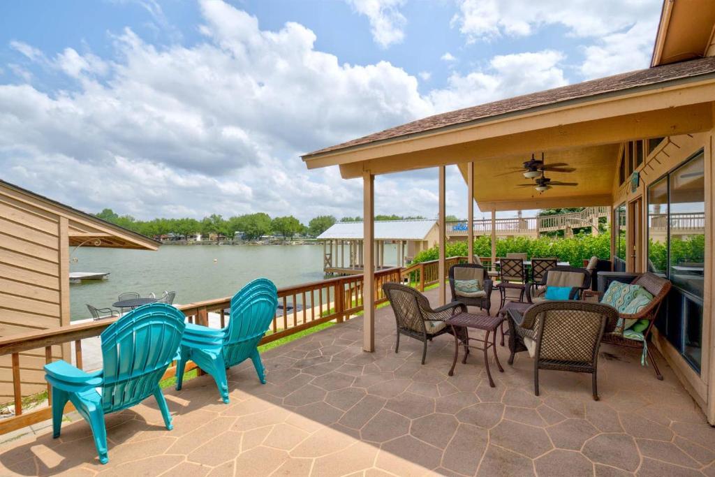 Splash Time! 4BR Lake LBJ Waterfront w/ boat dock - image 5