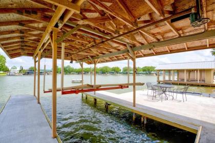 Splash Time! 4BR Lake LBJ Waterfront w/ boat dock - image 8