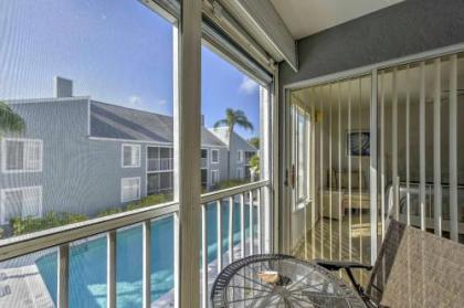 Cozy Marco Island Condo with Balcony and Pool Access!