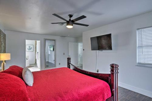 Marco Island Home with Pool Near Tigertail Beach - image 3