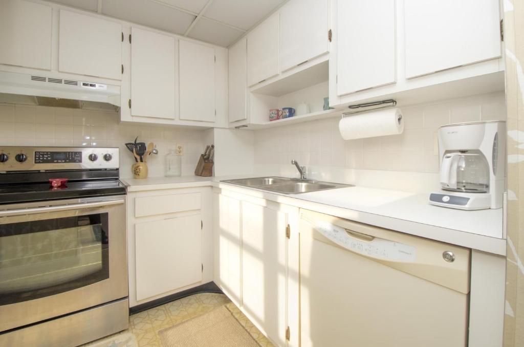 SST3-811 - South Seas Tower condo - image 6