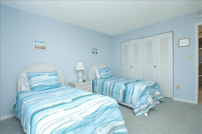 SST3-811 - South Seas Tower condo - image 3