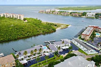 Sunset Suite Marco Island Condo with Dock and Pool! - image 12