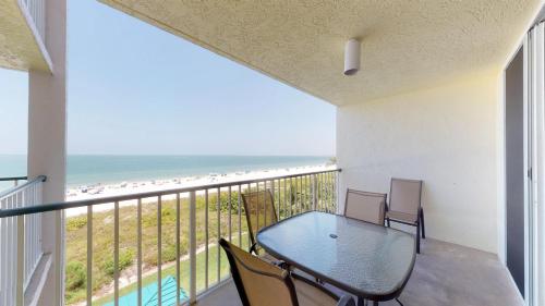 Incredible Views from this Renovated Beachfront Getaway @ the Apollo!!! - image 3