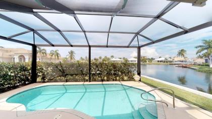 Updates!! Gorgeous Waterfront 3 Bed 2 Bath Home w/ Pool/Spa on Quiet Block!! - image 10