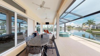 Updates!! Gorgeous Waterfront 3 Bed 2 Bath Home w/ Pool/Spa on Quiet Block!! - image 9