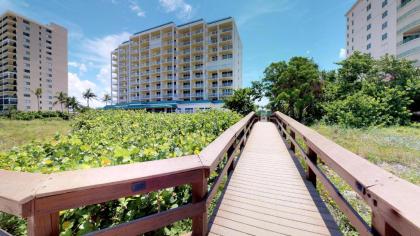 Recently Renovated Beachfront Gem in Paradise! - image 11