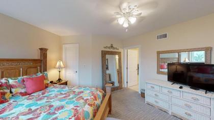 Top floor condo steps away from JW Marriott and Beach Access!! - image 8