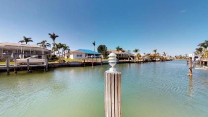 Waterfront 3 Bed Plus Den 3 Bath HomeHeated Pool w/ Large Screened-In Lanai! - image 10