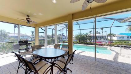 Waterfront 3 Bed Plus Den 3 Bath HomeHeated Pool w/ Large Screened-In Lanai! - image 13