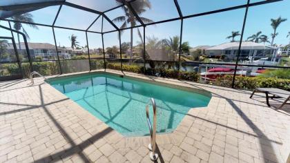 Waterfront 3 Bed Plus Den 3 Bath HomeHeated Pool w/ Large Screened-In Lanai! - image 14