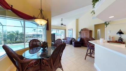 Waterfront 3 Bed Plus Den 3 Bath HomeHeated Pool w/ Large Screened-In Lanai! - image 2