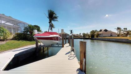 Waterfront 3 Bed Plus Den 3 Bath HomeHeated Pool w/ Large Screened-In Lanai! - image 9