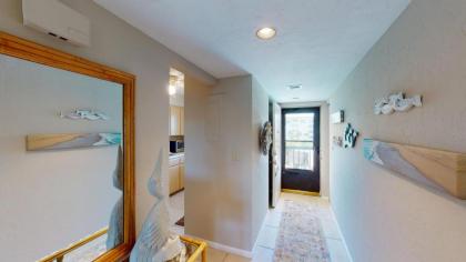 Pristine 2 Bed Condo Steps from Free Beach Access - image 10