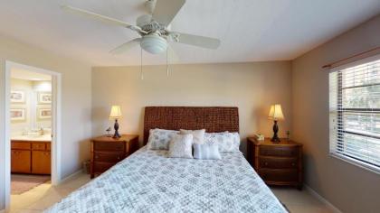 Pristine 2 Bed Condo Steps from Free Beach Access - image 13