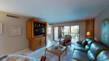 Pristine 2 Bed Condo Steps from Free Beach Access - image 6