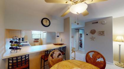 Pristine 2 Bed Condo Steps from Free Beach Access - image 9