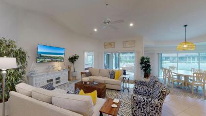 Gorgeous Waterfront 3 Bed with Quick Access to Gulf!! - image 10