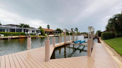 Gorgeous Waterfront 3 Bed with Quick Access to Gulf!! - image 9